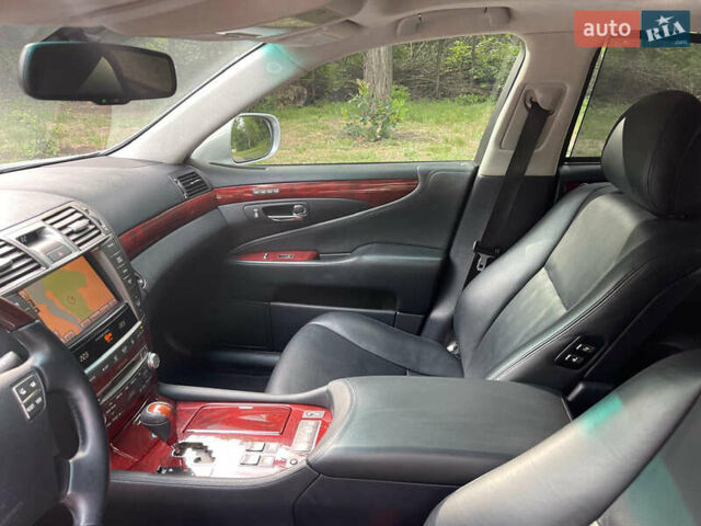 Серый Лексус ЛС, объемом двигателя 4.6 л и пробегом 145 тыс. км за 25000 $, фото 15 на Automoto.ua