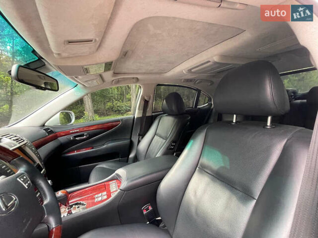 Серый Лексус ЛС, объемом двигателя 4.6 л и пробегом 145 тыс. км за 25000 $, фото 16 на Automoto.ua