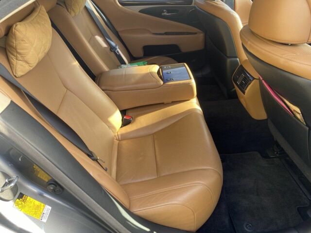 Сірий Лексус ЛС, об'ємом двигуна 0 л та пробігом 71 тис. км за 35000 $, фото 5 на Automoto.ua