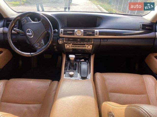 Серый Лексус ЛС, объемом двигателя 4.6 л и пробегом 71 тыс. км за 32000 $, фото 3 на Automoto.ua