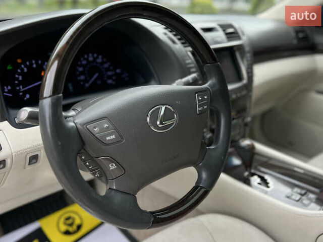 Лексус ЛС 2007 в Львове на Automoto.ua Синий Лексус ЛС, объемом двигателя 4.61 л и пробегом 224 тыс. км за 7550 $, фото 15 на Automoto.ua