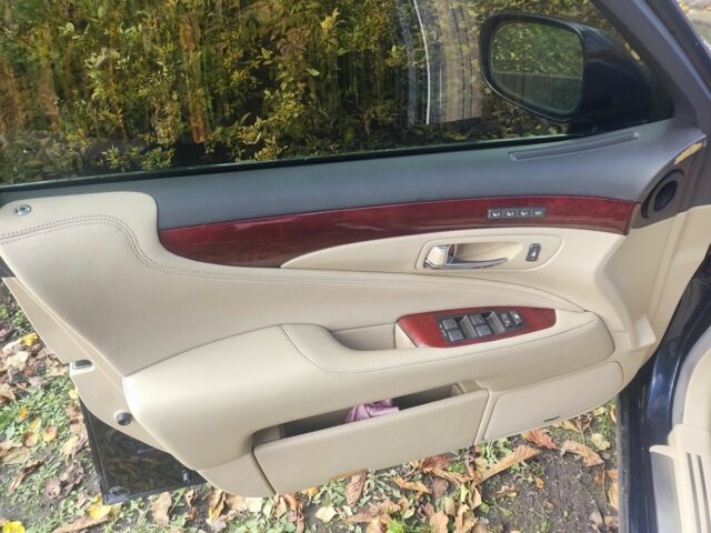 Синий Лексус ЛС, объемом двигателя 4 л и пробегом 220 тыс. км за 10717 $, фото 7 на Automoto.ua