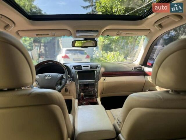 Синий Лексус ЛС, объемом двигателя 4.6 л и пробегом 260 тыс. км за 7900 $, фото 2 на Automoto.ua
