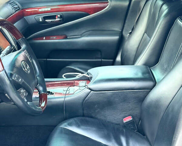 Синий Лексус ЛС, объемом двигателя 5 л и пробегом 400 тыс. км за 14900 $, фото 10 на Automoto.ua