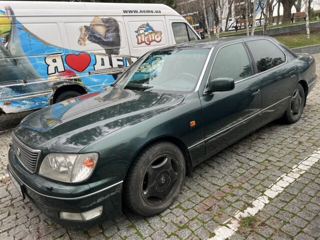 Зеленый Лексус ЛС, объемом двигателя 4 л и пробегом 374 тыс. км за 2000 $, фото 1 на Automoto.ua