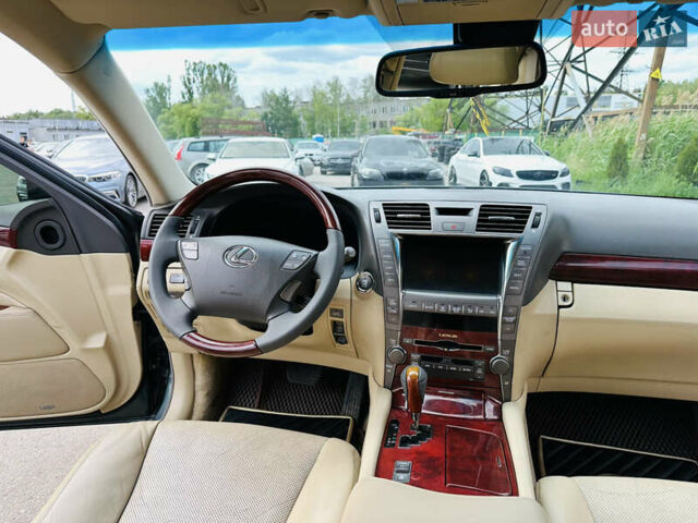 Зеленый Лексус ЛС, объемом двигателя 4.61 л и пробегом 346 тыс. км за 9900 $, фото 21 на Automoto.ua