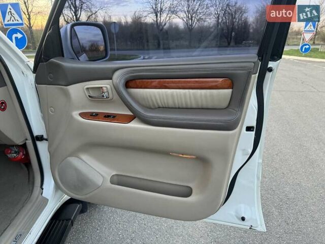 Білий Лексус ЛХ, об'ємом двигуна 4.7 л та пробігом 252 тис. км за 14999 $, фото 9 на Automoto.ua