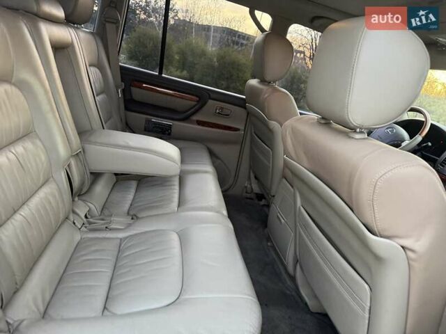 Белый Лексус ЛХ, объемом двигателя 4.7 л и пробегом 252 тыс. км за 16499 $, фото 19 на Automoto.ua