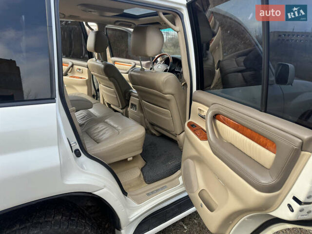 Белый Лексус ЛХ, объемом двигателя 4.7 л и пробегом 263 тыс. км за 15800 $, фото 6 на Automoto.ua