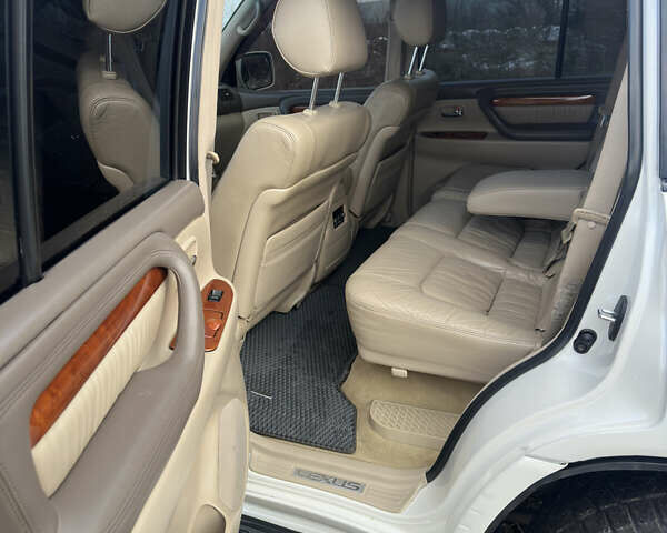 Белый Лексус ЛХ, объемом двигателя 4.7 л и пробегом 263 тыс. км за 15800 $, фото 7 на Automoto.ua