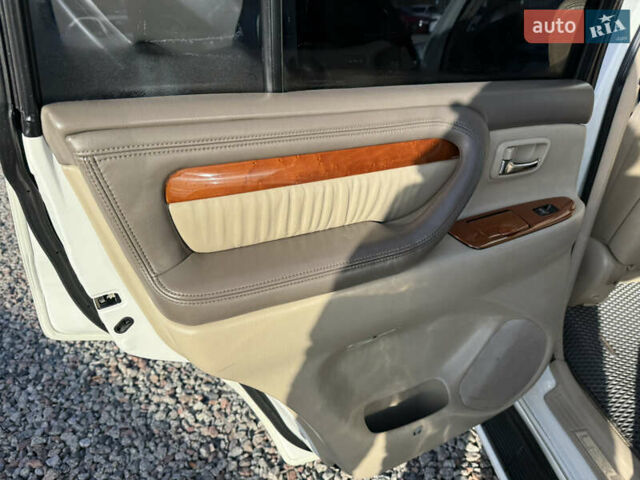 Белый Лексус ЛХ, объемом двигателя 4.66 л и пробегом 275 тыс. км за 15999 $, фото 17 на Automoto.ua