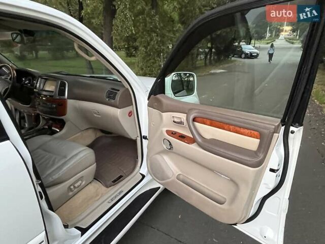 Белый Лексус ЛХ, объемом двигателя 4.66 л и пробегом 375 тыс. км за 17500 $, фото 35 на Automoto.ua
