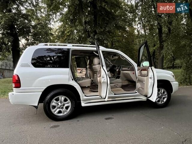 Белый Лексус ЛХ, объемом двигателя 4.66 л и пробегом 375 тыс. км за 17500 $, фото 10 на Automoto.ua