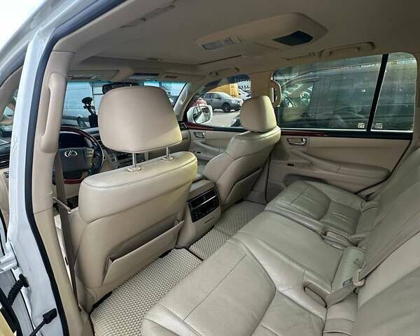 Лексус ЛХ 2008 у Львові на Automoto.ua Білий Лексус ЛХ, об'ємом двигуна 5.66 л та пробігом 298 тис. км за 23600 $, фото 5 на Automoto.ua