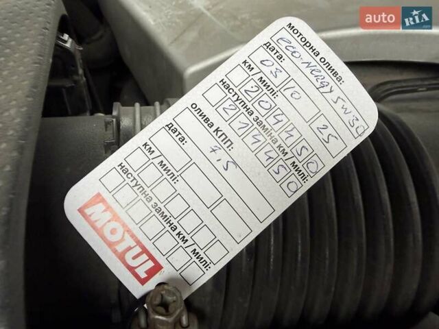 Белый Лексус ЛХ, объемом двигателя 5.66 л и пробегом 206 тыс. км за 25555 $, фото 30 на Automoto.ua