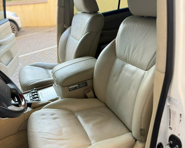 Белый Лексус ЛХ, объемом двигателя 5.66 л и пробегом 299 тыс. км за 22900 $, фото 29 на Automoto.ua