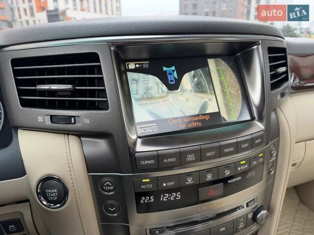 Белый Лексус ЛХ, объемом двигателя 5.66 л и пробегом 206 тыс. км за 25555 $, фото 27 на Automoto.ua