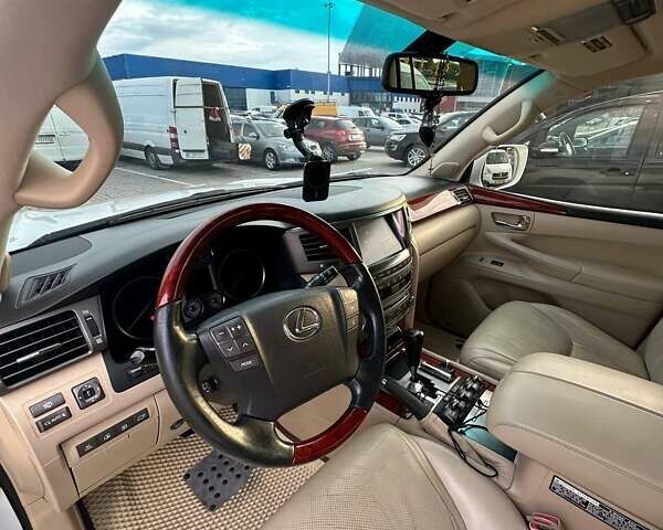 Лексус ЛХ 2008 у Львові на Automoto.ua Білий Лексус ЛХ, об'ємом двигуна 5.66 л та пробігом 298 тис. км за 23600 $, фото 13 на Automoto.ua