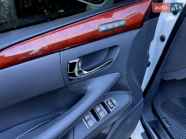 Білий Лексус ЛХ, об'ємом двигуна 5.66 л та пробігом 318 тис. км за 23500 $, фото 32 на Automoto.ua