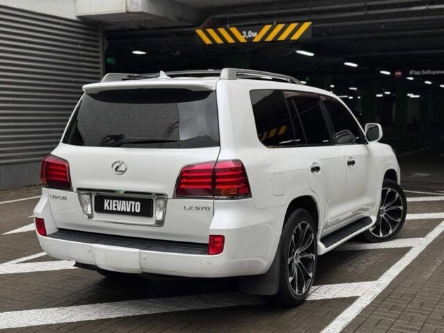 Білий Лексус ЛХ, об'ємом двигуна 5.7 л та пробігом 268 тис. км за 24000 $, фото 2 на Automoto.ua