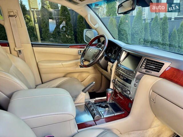 Білий Лексус ЛХ, об'ємом двигуна 5.66 л та пробігом 195 тис. км за 26500 $, фото 13 на Automoto.ua