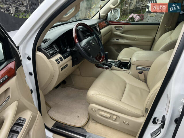 Белый Лексус ЛХ, объемом двигателя 5.66 л и пробегом 157 тыс. км за 29500 $, фото 18 на Automoto.ua