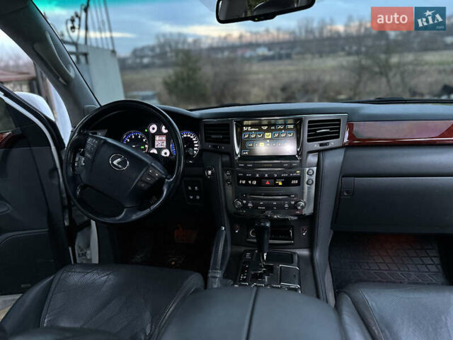 Белый Лексус ЛХ, объемом двигателя 5.7 л и пробегом 307 тыс. км за 20950 $, фото 12 на Automoto.ua