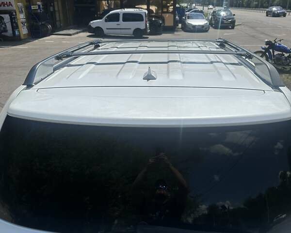 Лексус ЛХ 2008 в Днепре (Днепропетровске) на Automoto.ua Белый Лексус ЛХ, объемом двигателя 5.69 л и пробегом 260 тыс. км за 26000 $, фото 5 на Automoto.ua