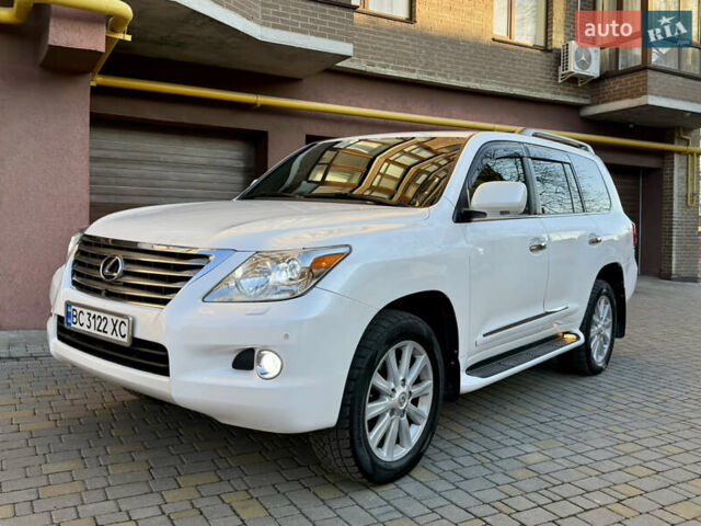 Белый Лексус ЛХ, объемом двигателя 5.66 л и пробегом 299 тыс. км за 22900 $, фото 23 на Automoto.ua