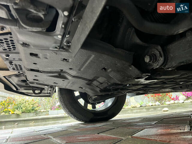 Белый Лексус ЛХ, объемом двигателя 5.66 л и пробегом 157 тыс. км за 29500 $, фото 19 на Automoto.ua