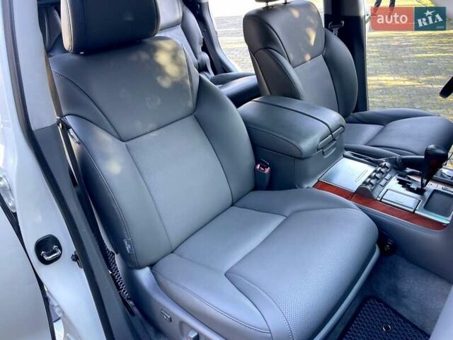 Білий Лексус ЛХ, об'ємом двигуна 5.66 л та пробігом 318 тис. км за 23500 $, фото 44 на Automoto.ua