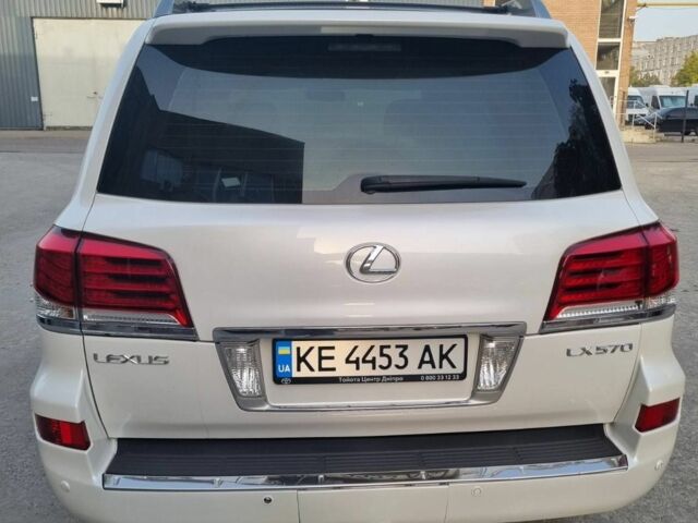 Білий Лексус ЛХ, об'ємом двигуна 5.7 л та пробігом 300 тис. км за 20000 $, фото 1 на Automoto.ua