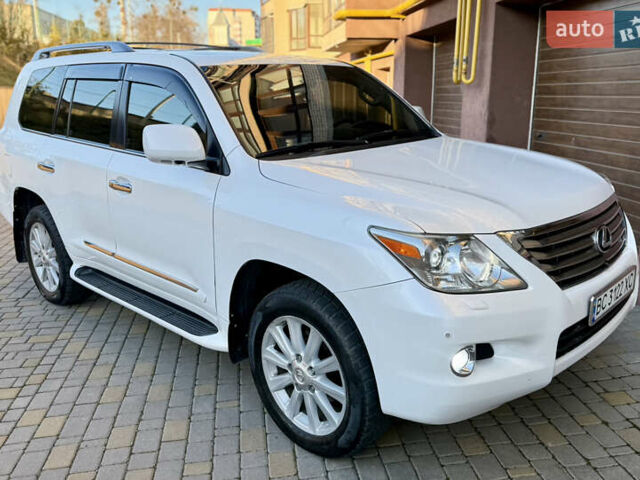 Белый Лексус ЛХ, объемом двигателя 5.66 л и пробегом 299 тыс. км за 22900 $, фото 9 на Automoto.ua