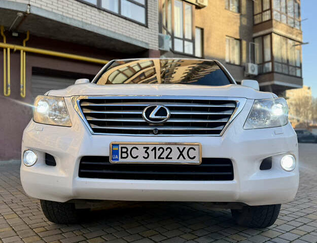 Белый Лексус ЛХ, объемом двигателя 5.66 л и пробегом 299 тыс. км за 22900 $, фото 14 на Automoto.ua