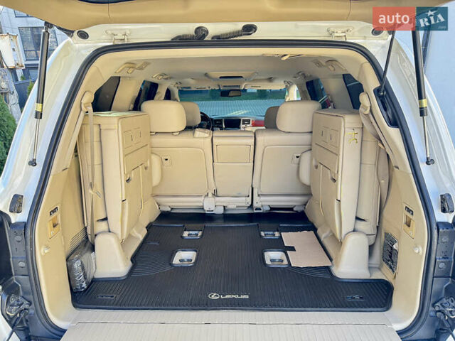 Білий Лексус ЛХ, об'ємом двигуна 5.66 л та пробігом 195 тис. км за 26500 $, фото 20 на Automoto.ua
