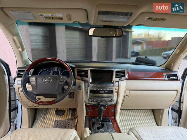 Белый Лексус ЛХ, объемом двигателя 5.66 л и пробегом 299 тыс. км за 22900 $, фото 34 на Automoto.ua