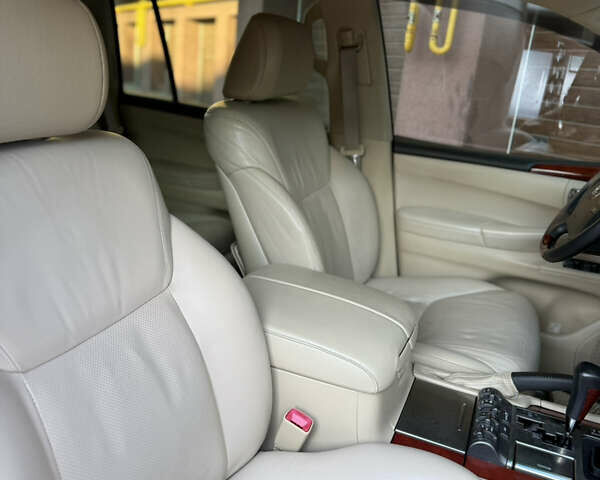 Белый Лексус ЛХ, объемом двигателя 5.66 л и пробегом 299 тыс. км за 22900 $, фото 27 на Automoto.ua