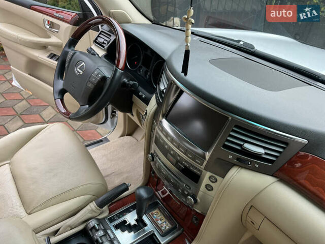 Белый Лексус ЛХ, объемом двигателя 5.66 л и пробегом 157 тыс. км за 29500 $, фото 53 на Automoto.ua