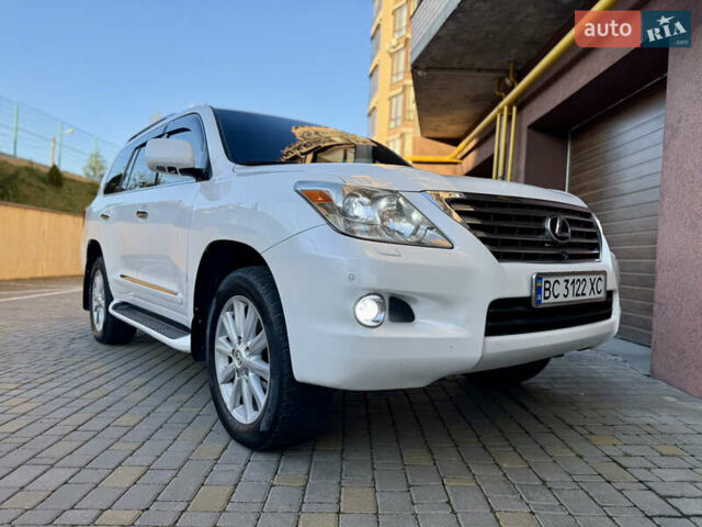 Белый Лексус ЛХ, объемом двигателя 5.66 л и пробегом 299 тыс. км за 22900 $, фото 2 на Automoto.ua