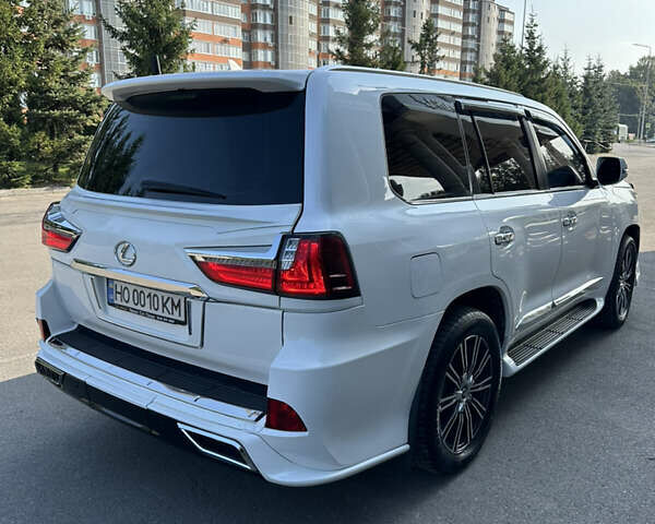 Белый Лексус ЛХ, объемом двигателя 5.66 л и пробегом 270 тыс. км за 33777 $, фото 4 на Automoto.ua
