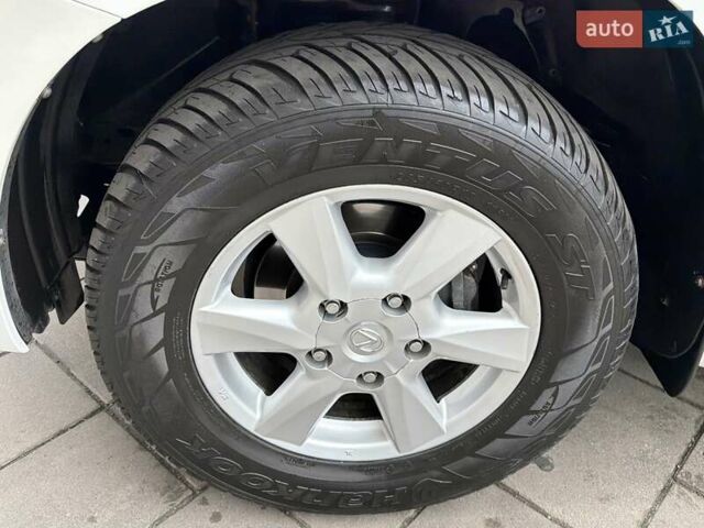 Белый Лексус ЛХ, объемом двигателя 5.66 л и пробегом 206 тыс. км за 25555 $, фото 31 на Automoto.ua