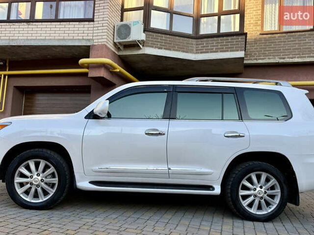 Белый Лексус ЛХ, объемом двигателя 5.66 л и пробегом 299 тыс. км за 22900 $, фото 17 на Automoto.ua