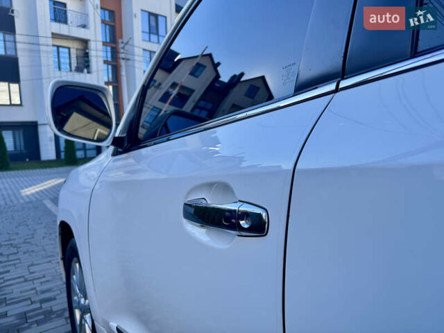Білий Лексус ЛХ, об'ємом двигуна 5.66 л та пробігом 195 тис. км за 26500 $, фото 8 на Automoto.ua