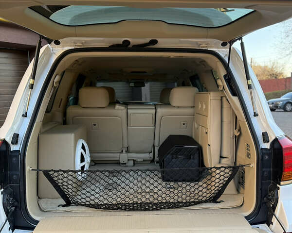 Белый Лексус ЛХ, объемом двигателя 5.66 л и пробегом 299 тыс. км за 22900 $, фото 41 на Automoto.ua