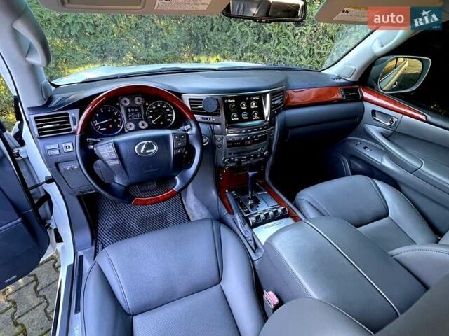Білий Лексус ЛХ, об'ємом двигуна 5.66 л та пробігом 318 тис. км за 23500 $, фото 38 на Automoto.ua