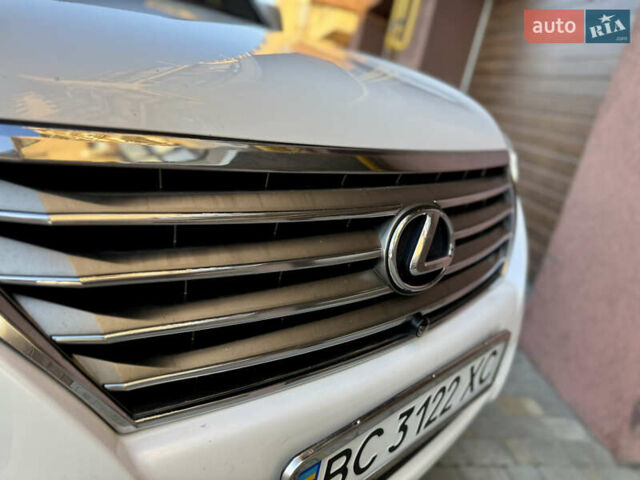 Белый Лексус ЛХ, объемом двигателя 5.66 л и пробегом 299 тыс. км за 22900 $, фото 24 на Automoto.ua