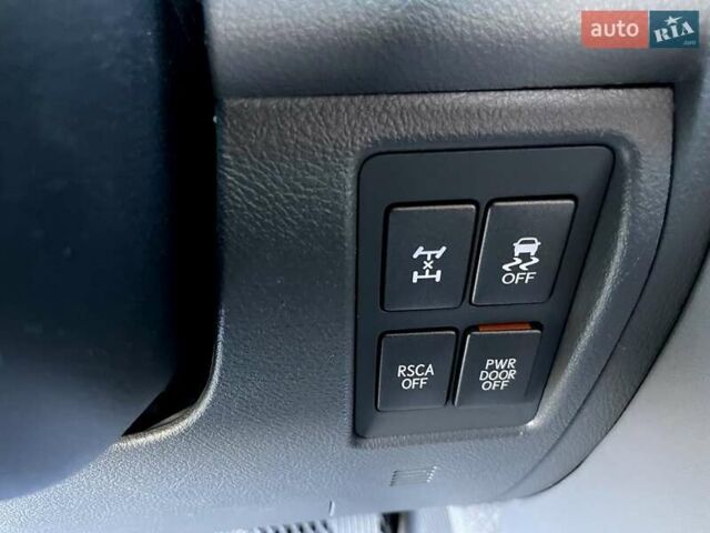 Білий Лексус ЛХ, об'ємом двигуна 5.66 л та пробігом 318 тис. км за 23500 $, фото 25 на Automoto.ua