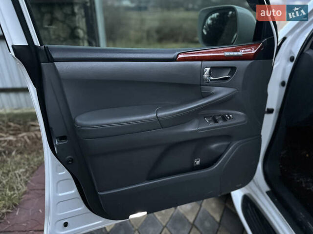 Белый Лексус ЛХ, объемом двигателя 5.7 л и пробегом 307 тыс. км за 20950 $, фото 21 на Automoto.ua