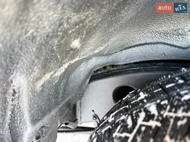 Білий Лексус ЛХ, об'ємом двигуна 5.7 л та пробігом 157 тис. км за 30900 $, фото 40 на Automoto.ua