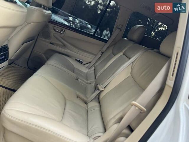 Білий Лексус ЛХ, об'ємом двигуна 5.66 л та пробігом 275 тис. км за 23700 $, фото 40 на Automoto.ua